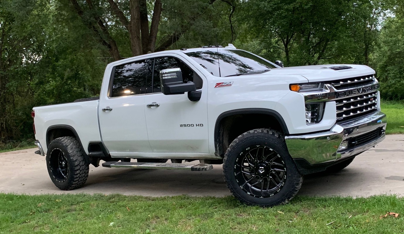 2020 Chevrolet 2500HD Leveled 